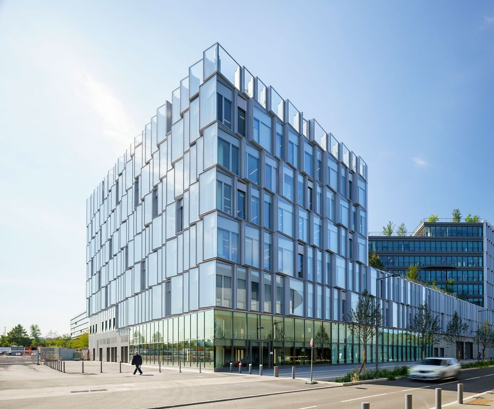 LeBiotope v Lille: 750 stromů a keřů lze při pohledu z ulice jen vytušit.