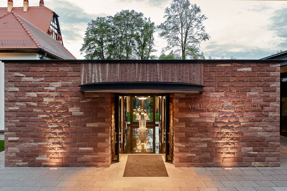 De entree verwelkomt de gasten met een ingetogen understatement.