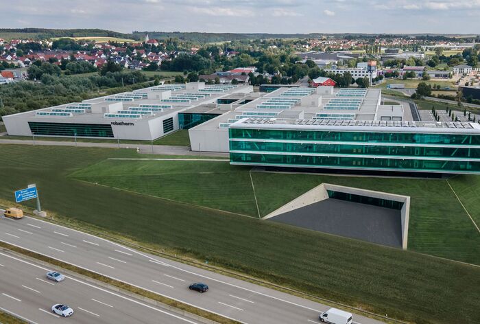 Feste Wurzeln - weltweit aktiv.